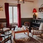 Le Baccara Lodge, Véritable Maison De Famille Avec Piscine Et Parc *