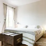 Le Baccara Lodge, Véritable Maison De Famille Avec Piscine Et Parc