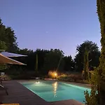 Le Baccara Lodge, Véritable Maison De Famille Avec Piscine Et Parc Arengosse