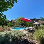 Villa Le Baccara Lodge, Véritable Maison De Famille Avec Piscine Et Parc *