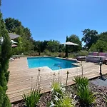 Le Baccara Lodge, Véritable Maison De Famille Avec Piscine Et Parc