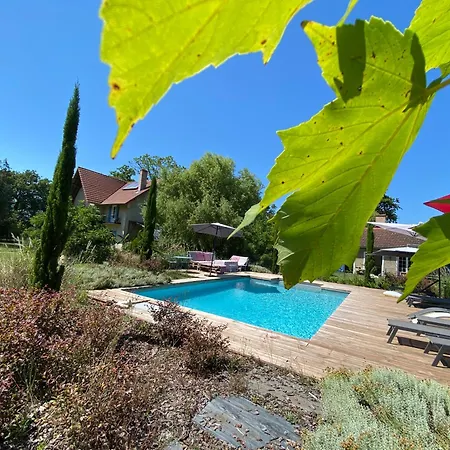 Le Baccara Lodge, Veritable Maison De Famille Avec Piscine Et Parc Vila