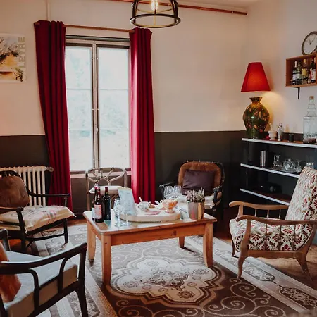 Le Baccara Lodge, Veritable Maison De Famille Avec Piscine Et Parc *