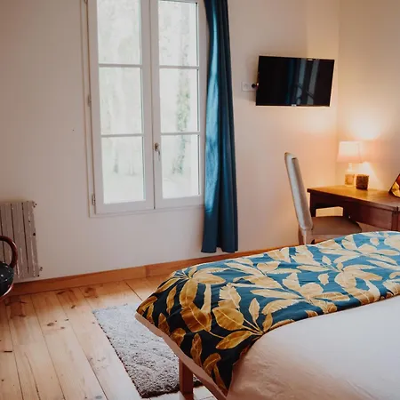 Le Baccara Lodge, Veritable Maison De Famille Avec Piscine Et Parc Vila