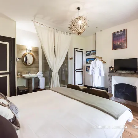 Le Baccara Lodge, Veritable Maison De Famille Avec Piscine Et Parc *