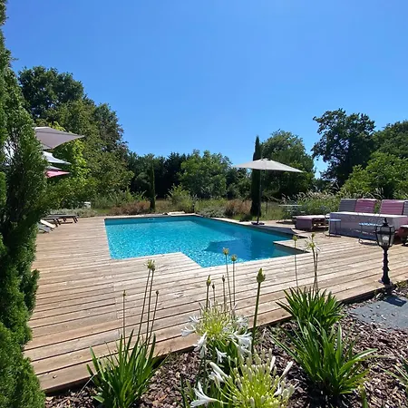 Le Baccara Lodge, Veritable Maison De Famille Avec Piscine Et Parc