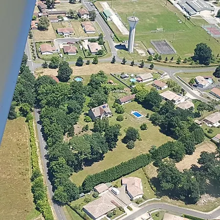 Le Baccara Lodge, Veritable Maison De Famille Avec Piscine Et Parc *