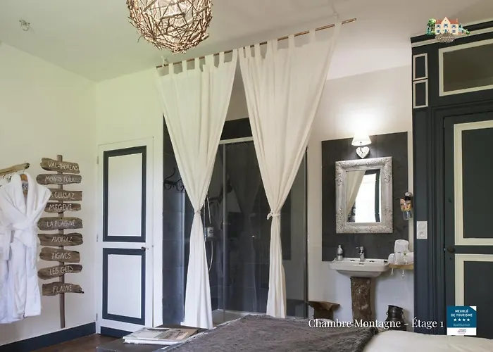 Le Baccara Lodge, Véritable Maison De Famille Avec Piscine Et Parc Villa Arengosse